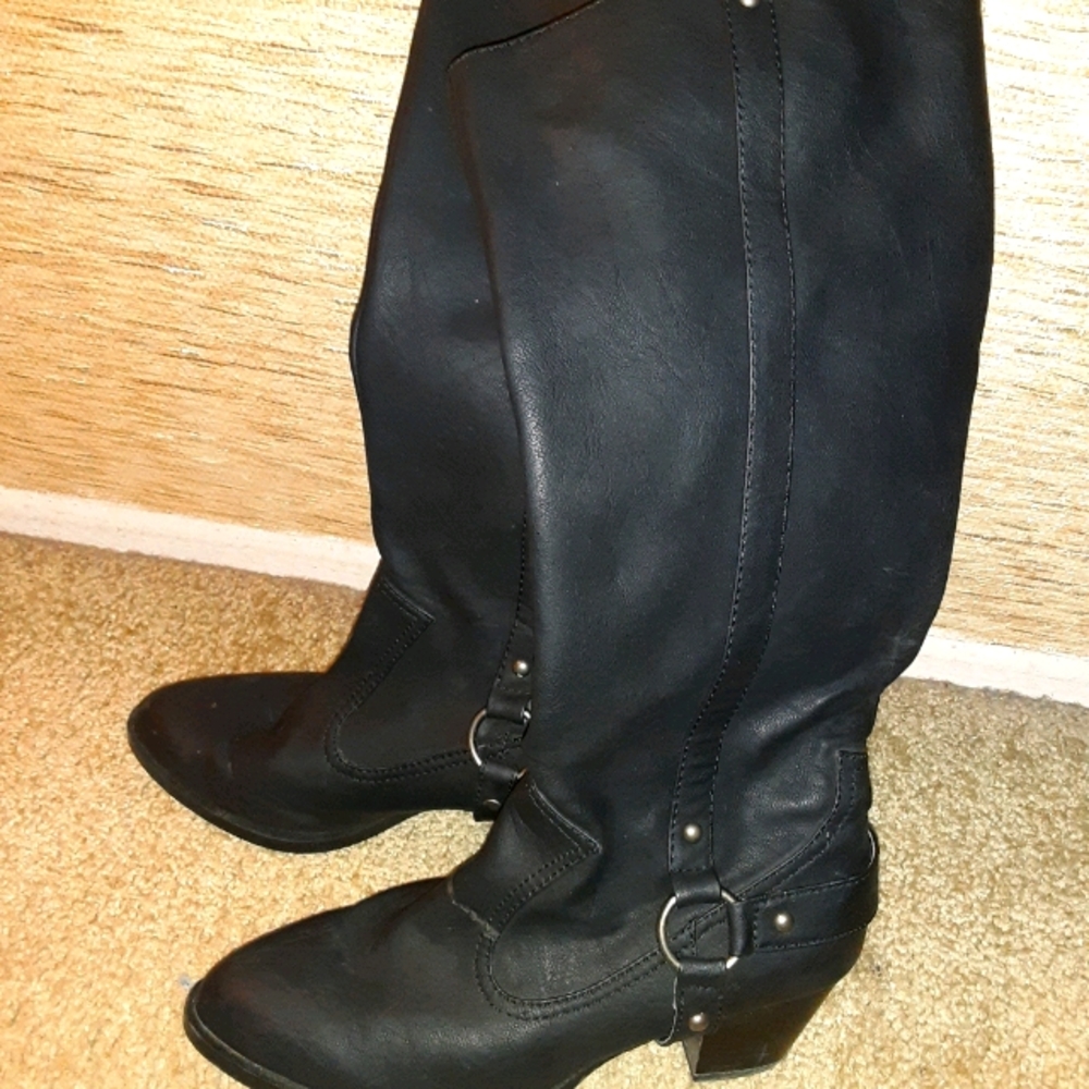 Black women's boots size 8
